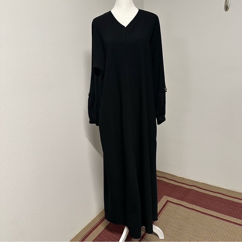 All-Season Black Abaya – Elegant & Comfortable